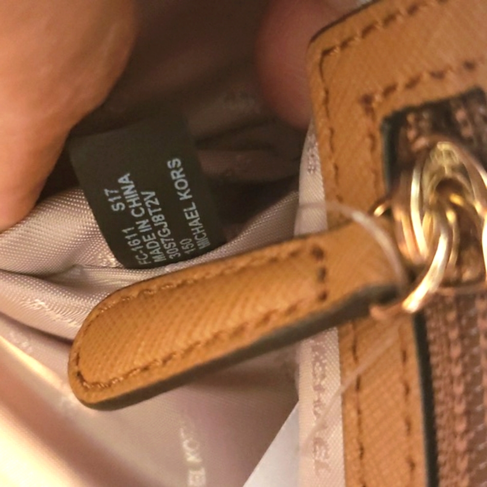 Sold BIG NWT MICHEAL Micheal KORS OF STOCK NWT TRAVEL SIGNATURE JET SET TRAVEL - Picture 9 of 16